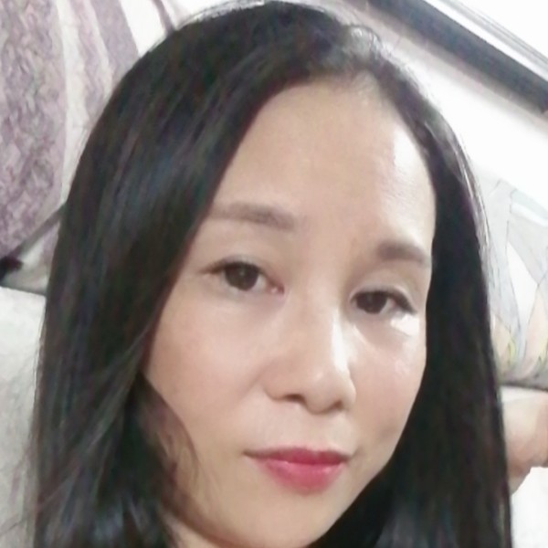 鲤鱼倾心枫叶的照片