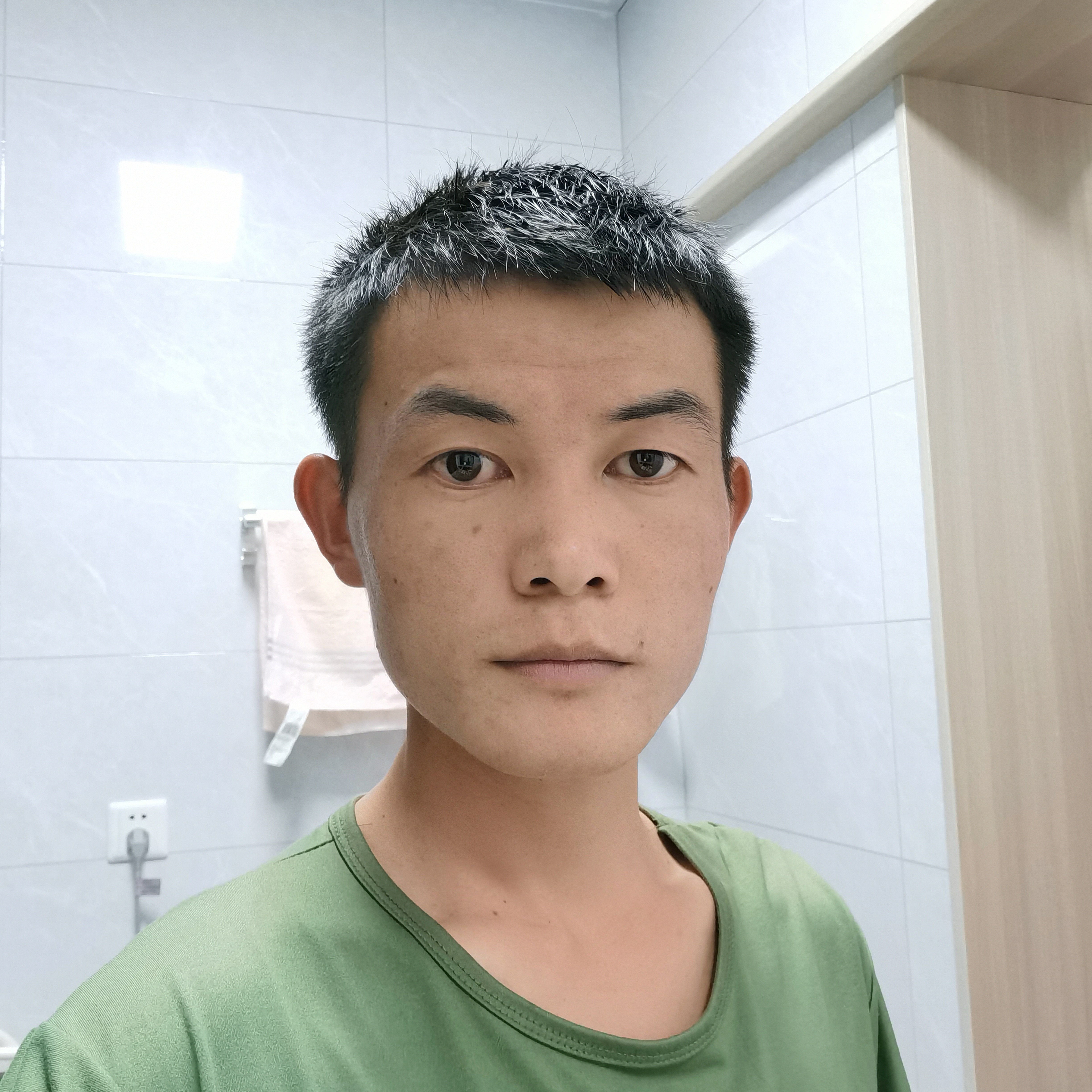 背包回首默默的照片
