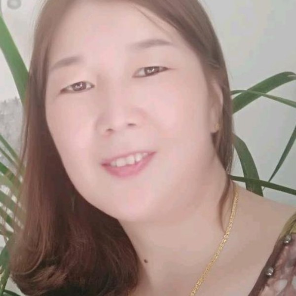 青花挽手聪慧的照片