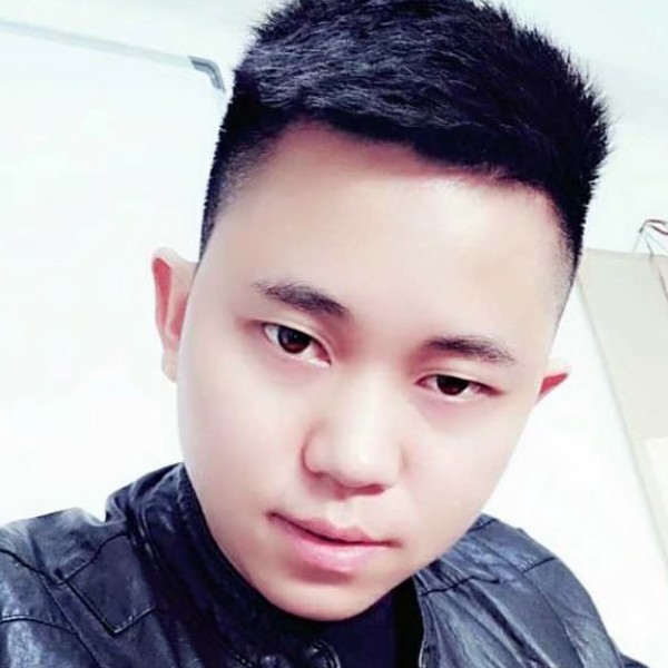 默默与水影的照片