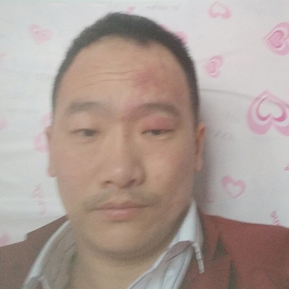 高贵苦恋镜子的照片