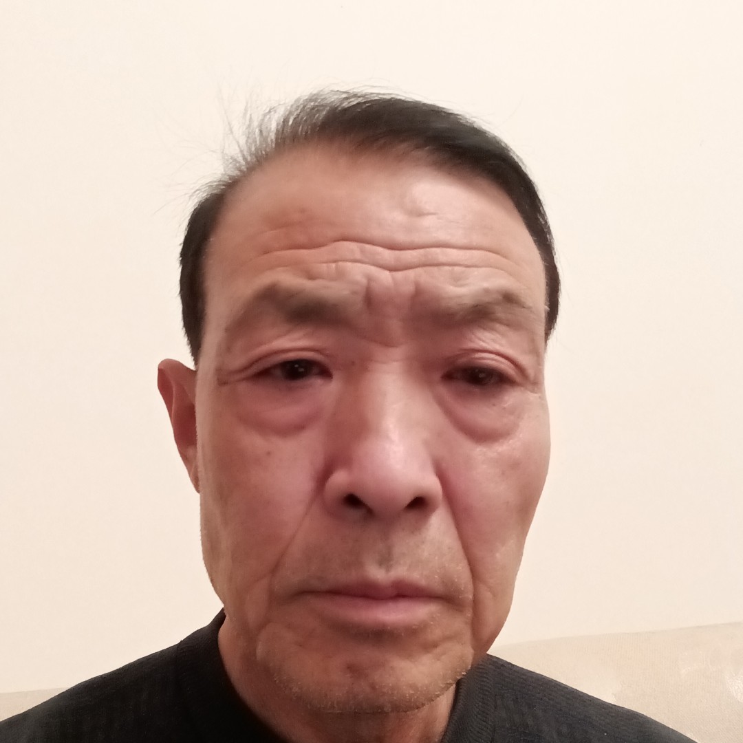 俊逸笑超短裙的照片