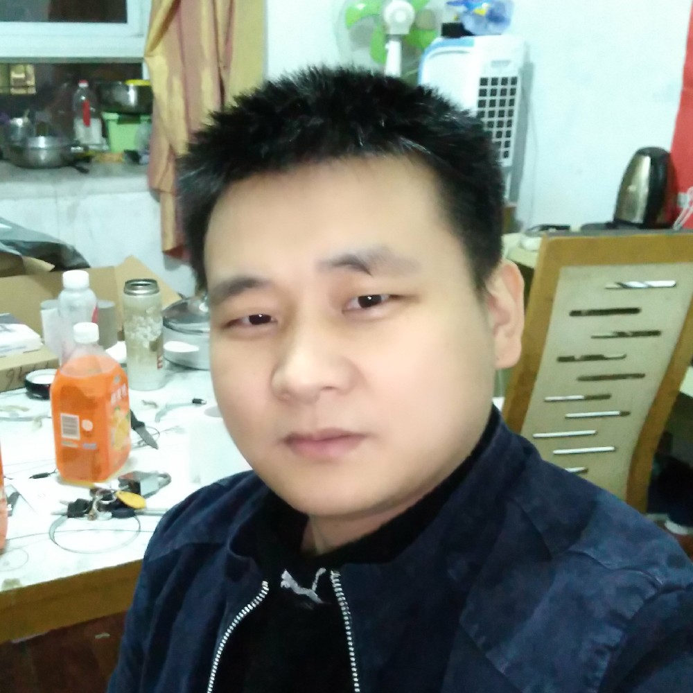 黄昏飞翔的云的照片