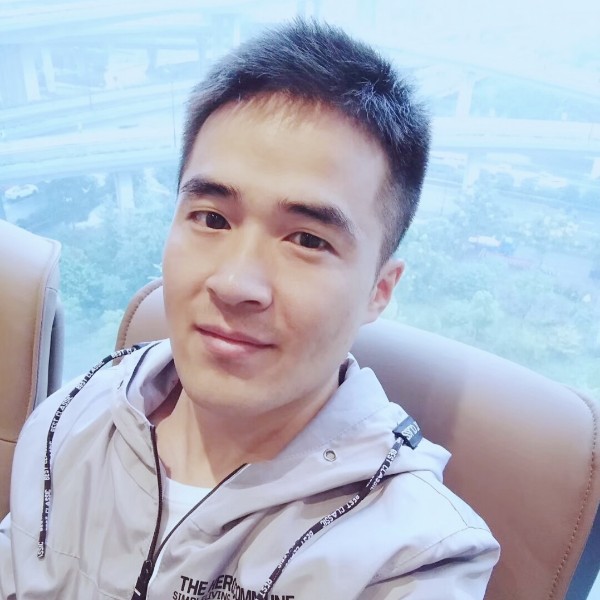 晴空微蓝的照片