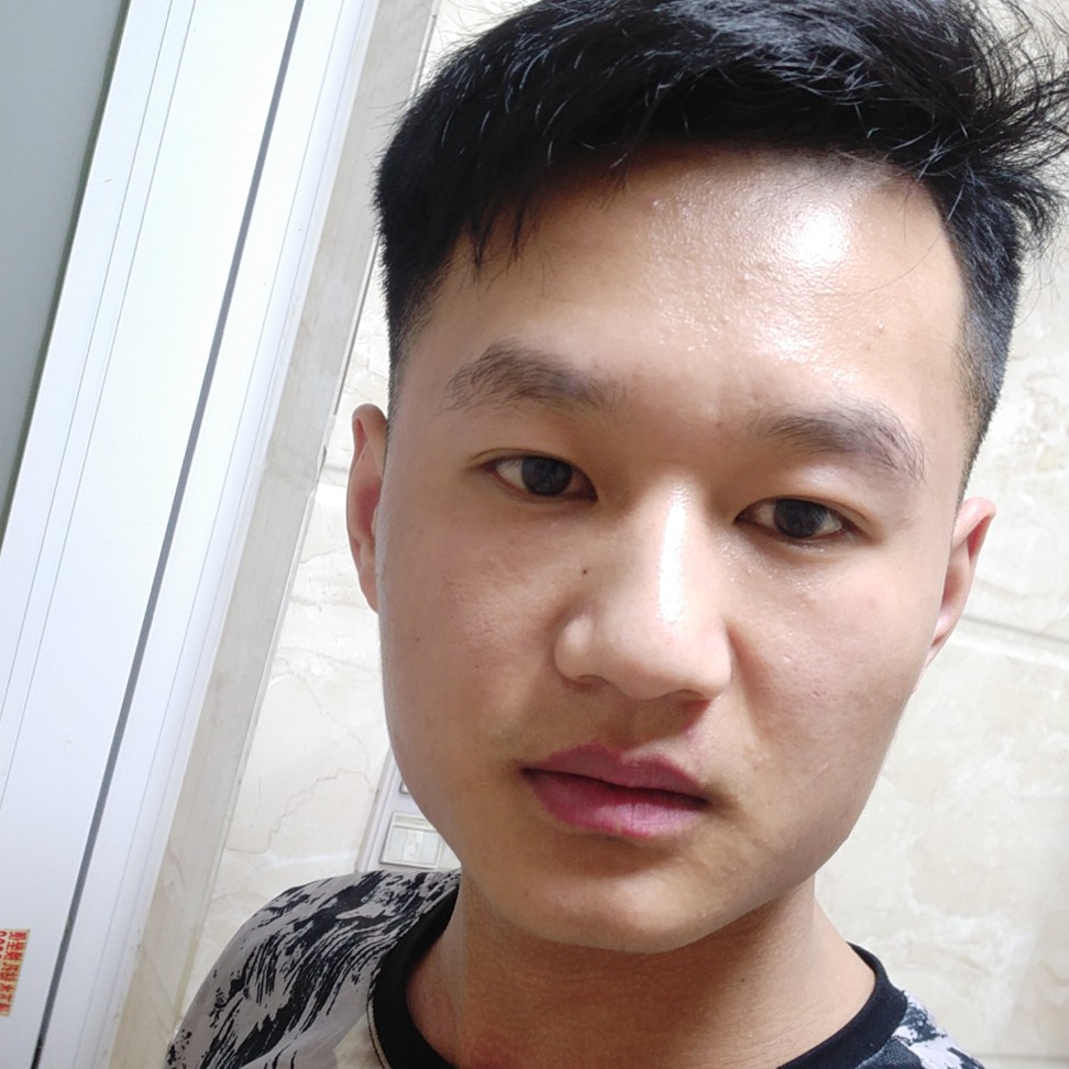 饱满凝眸超短裙的照片