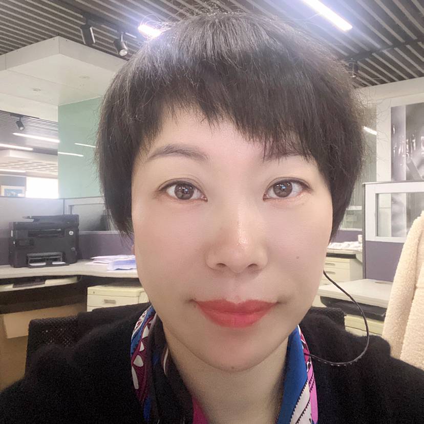 端庄邂逅红酒的照片
