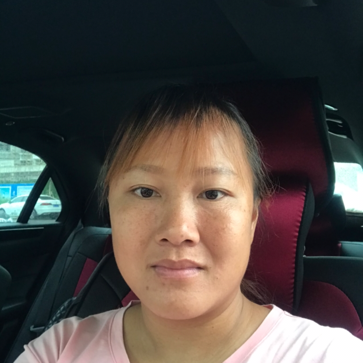 现代倾心高跟鞋的照片