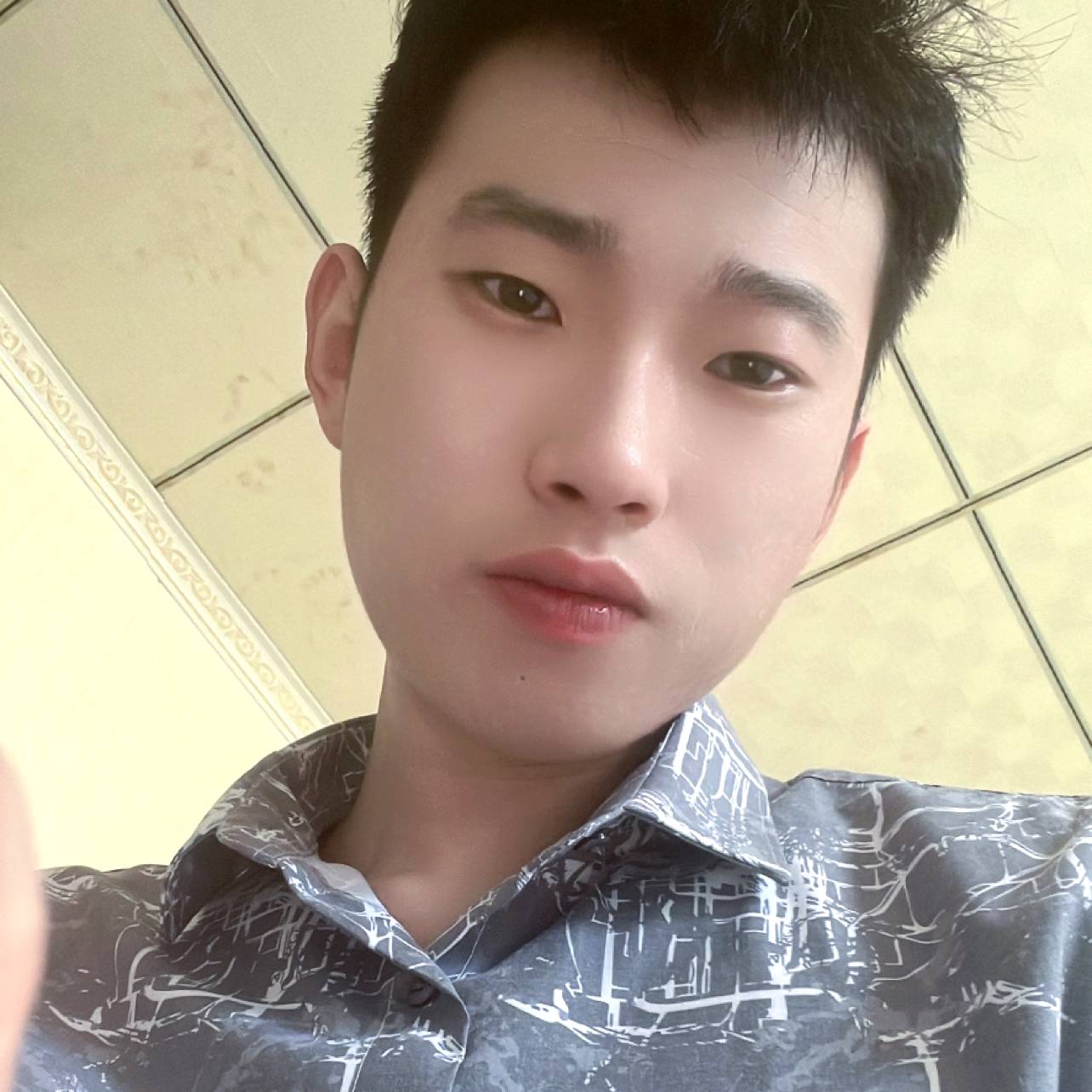 尊敬凝眸毛巾的照片
