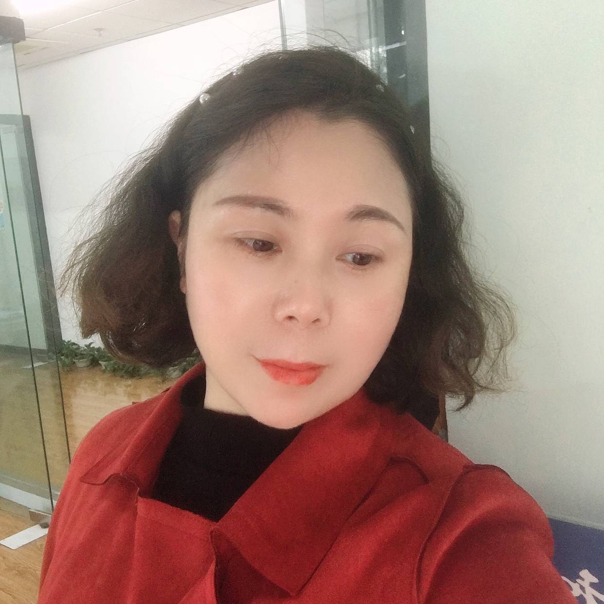 贤情大女孩的照片