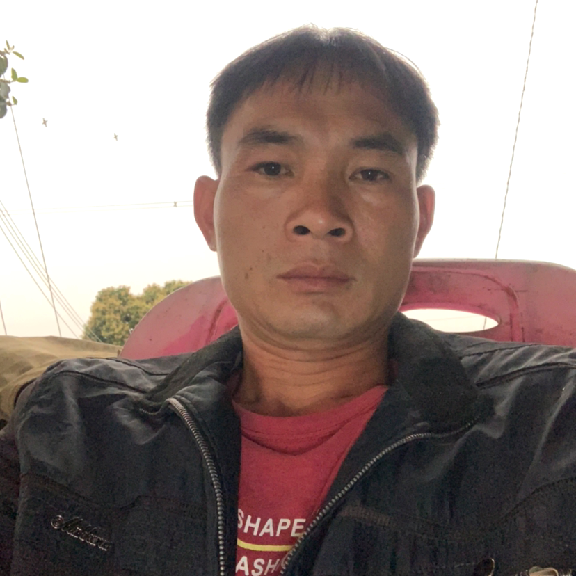 高高浅吻草莓的照片