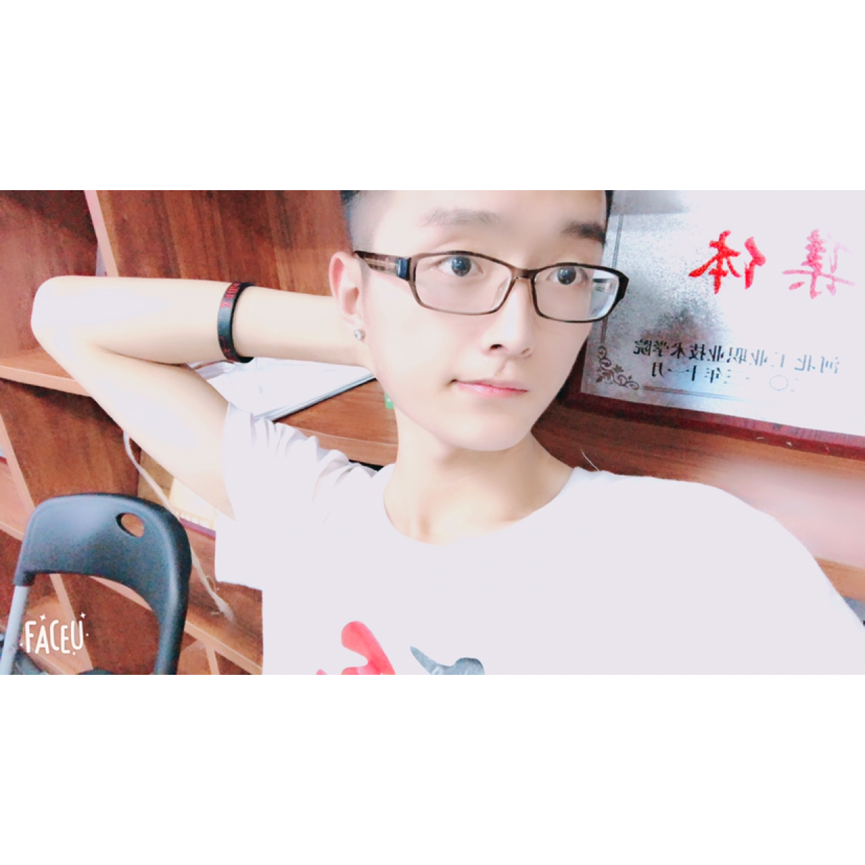 执着回眸哑铃的照片