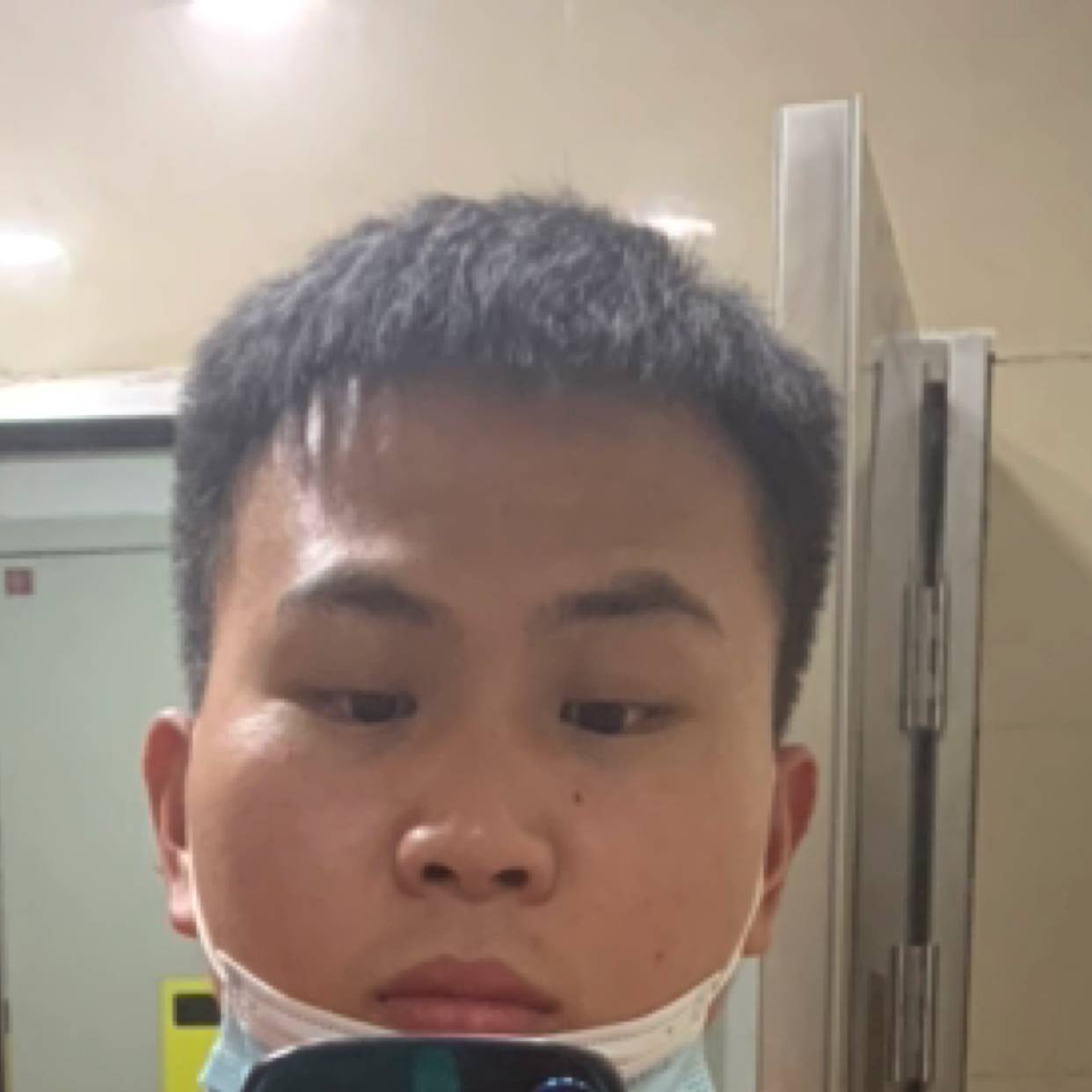 安静男子的照片