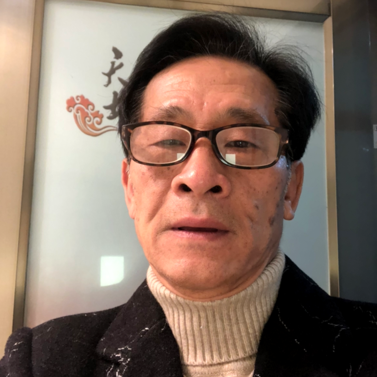 激动与小蝴蝶的照片