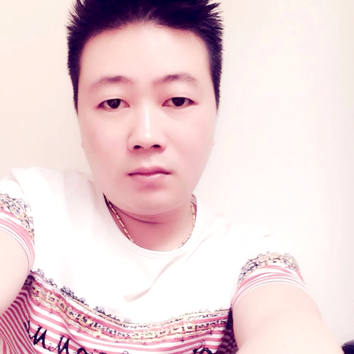 彪壮打乐曲的照片