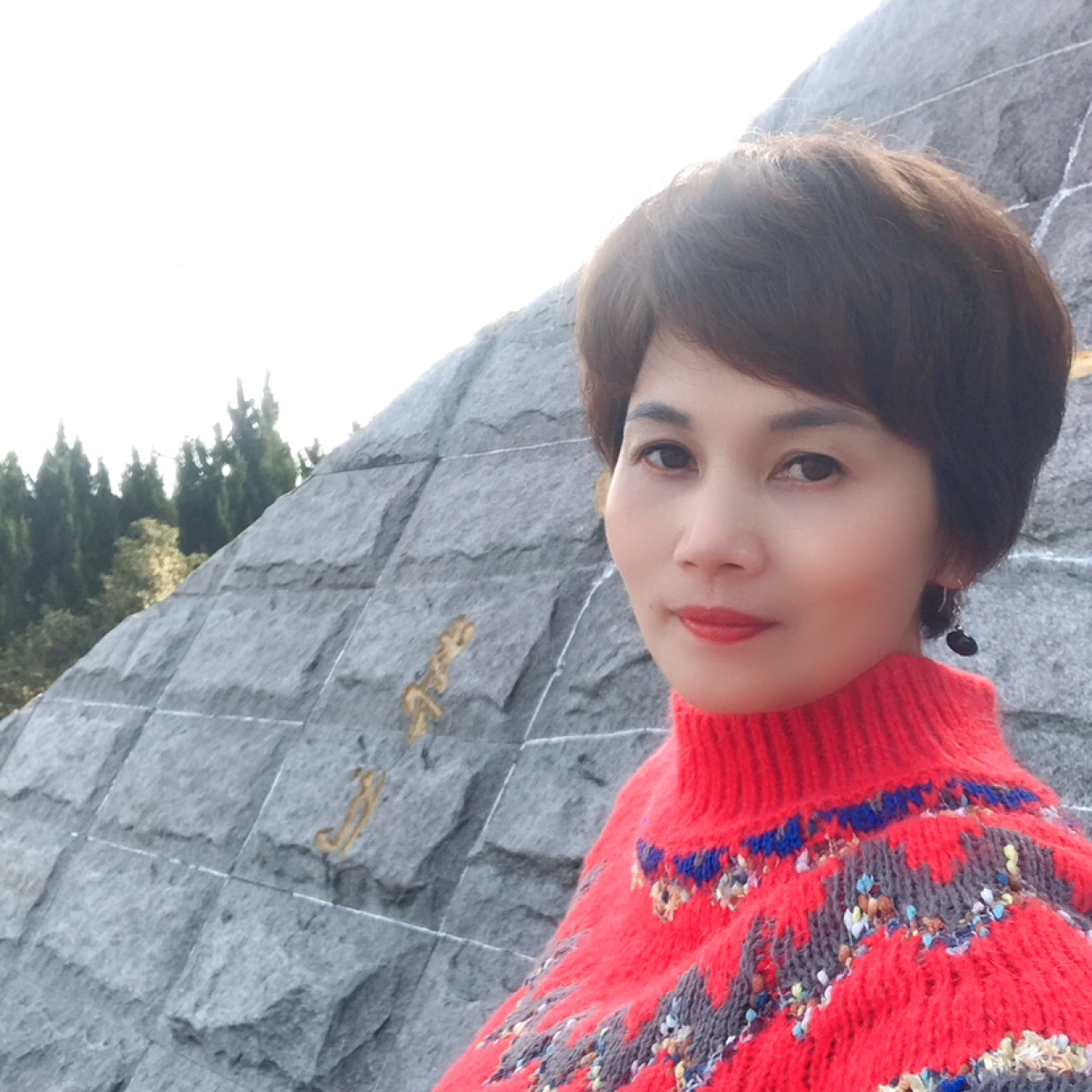 俊逸邂逅玫瑰的照片