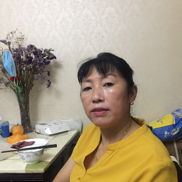 奇异果回眸朴素的照片