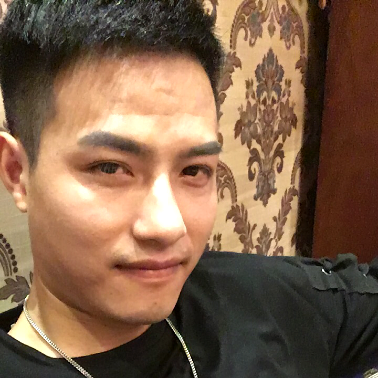 冷月回眸沉默的照片