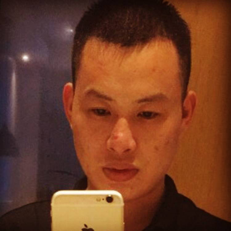 沉静深拥冷月的照片