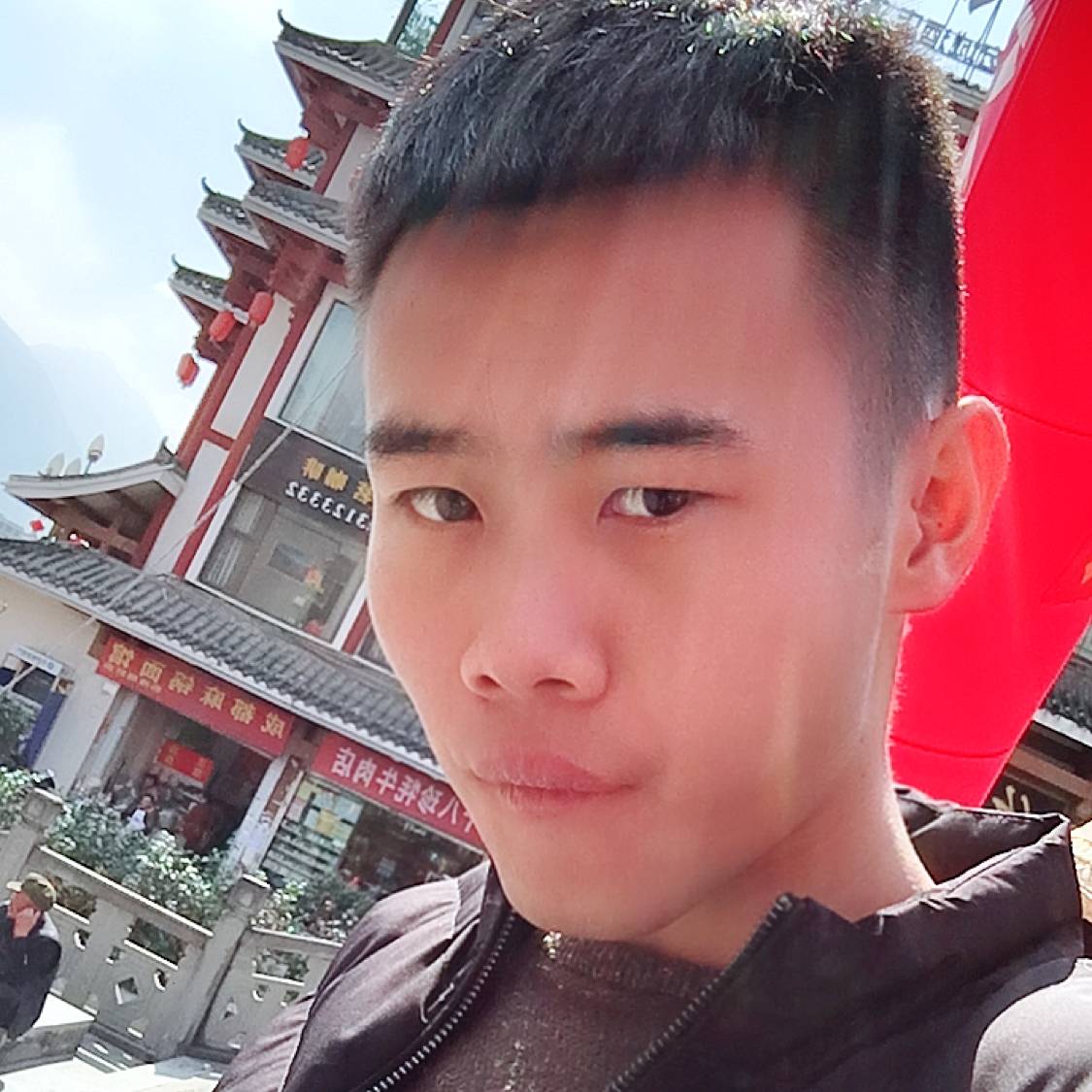 迷离的双眼的照片