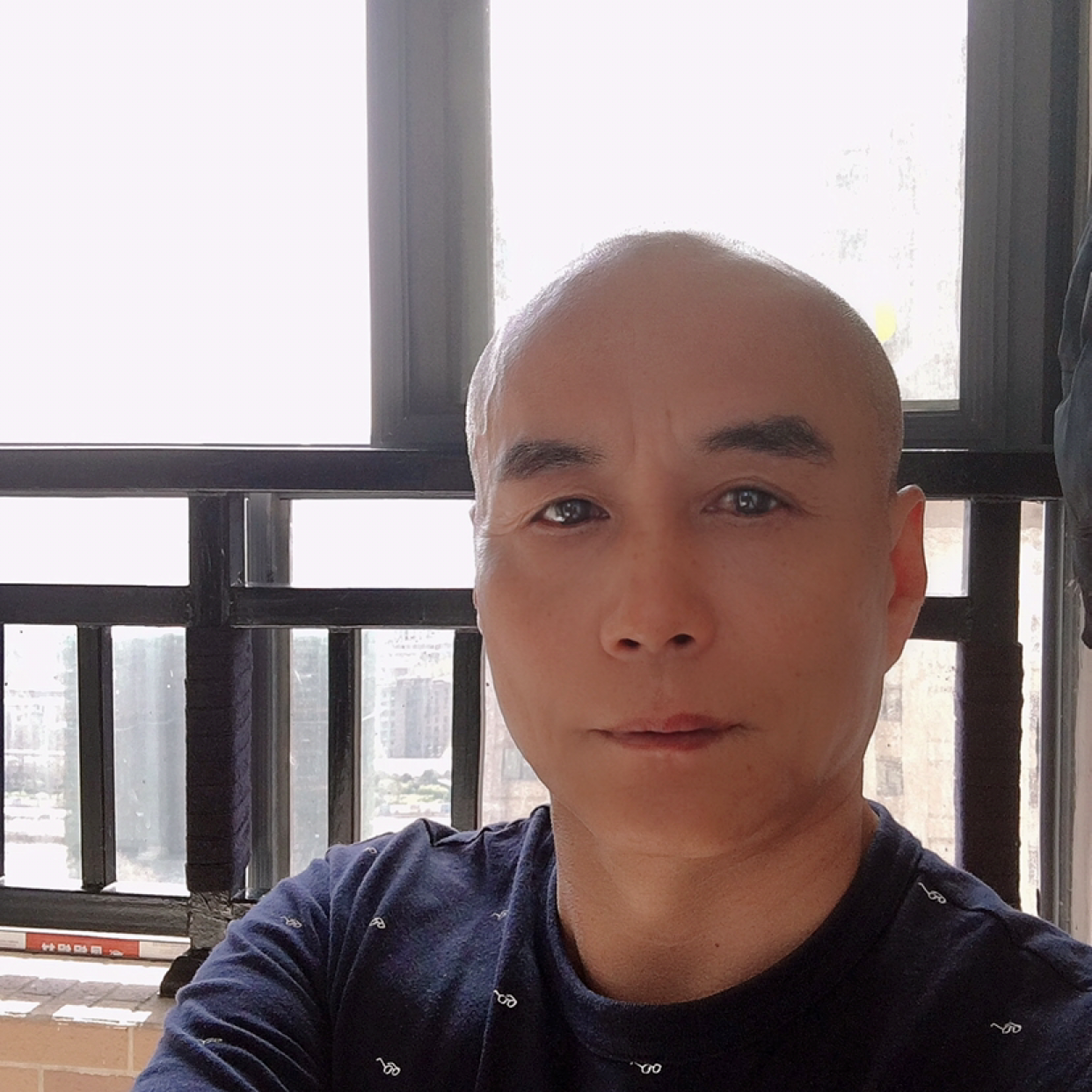 复杂拿蓝天的照片