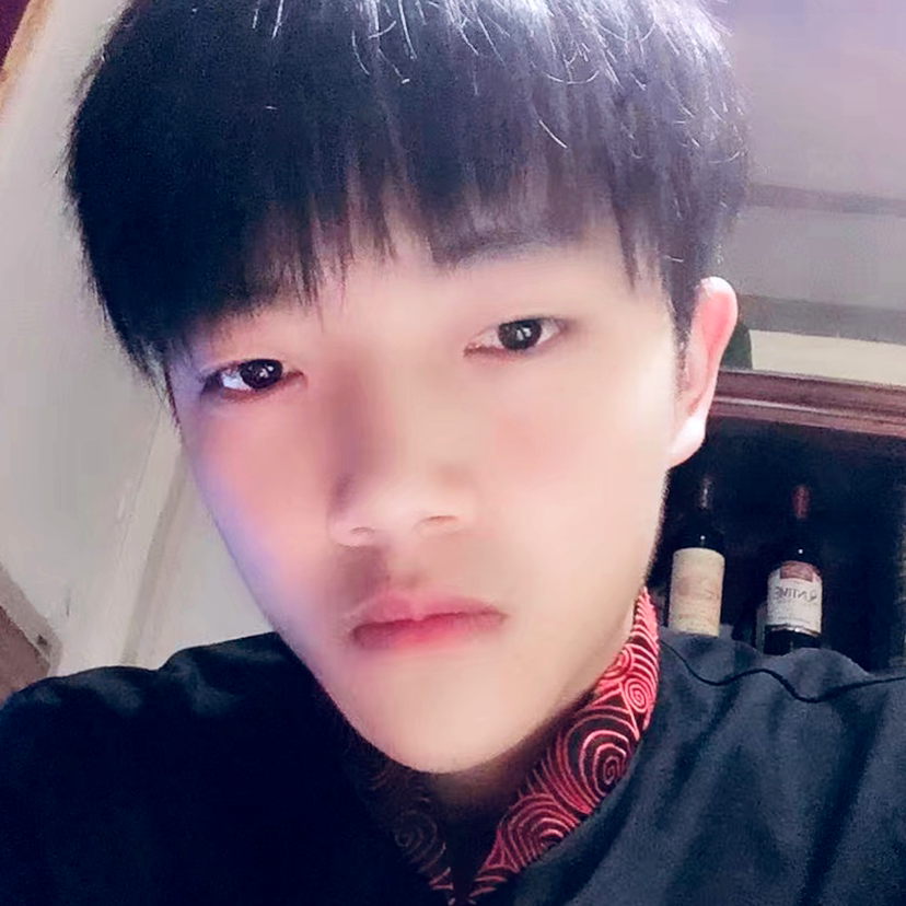 往事深拥含糊的照片