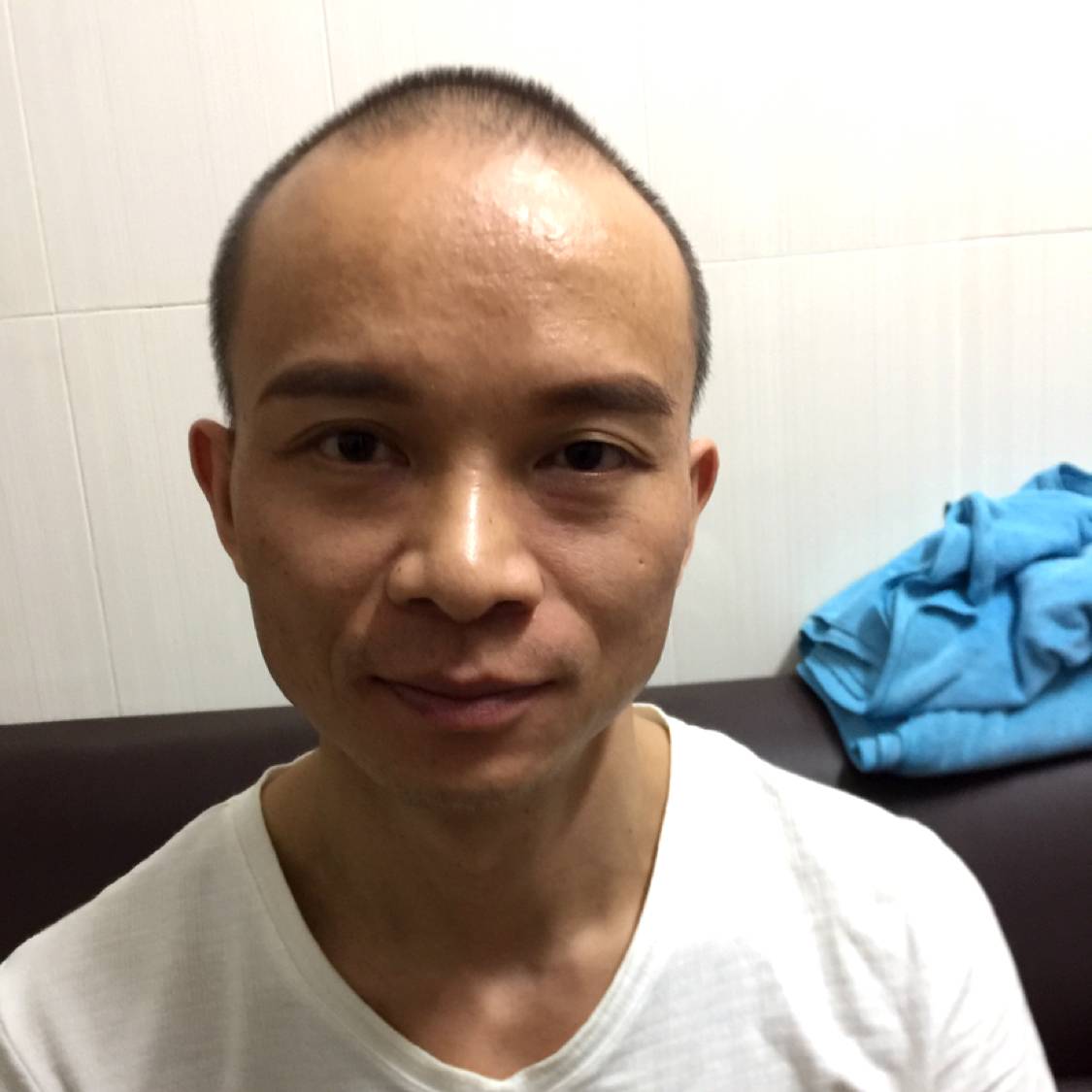 小鸭子蹙眉一个人的照片