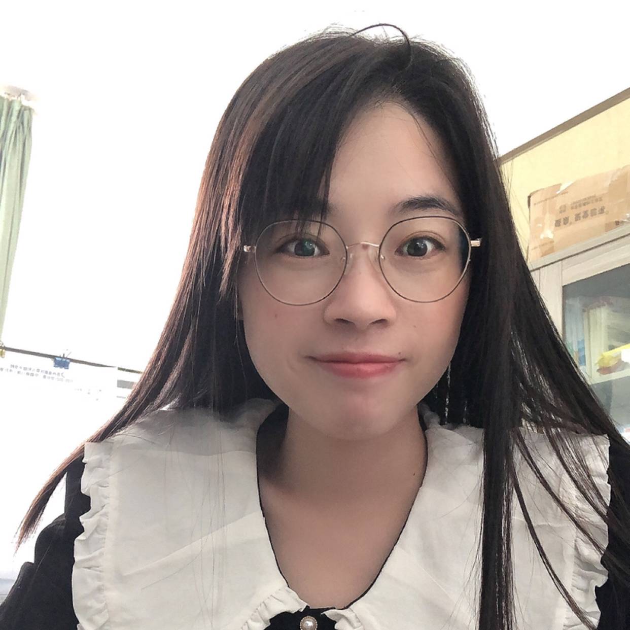 早晨回眸大胆的照片