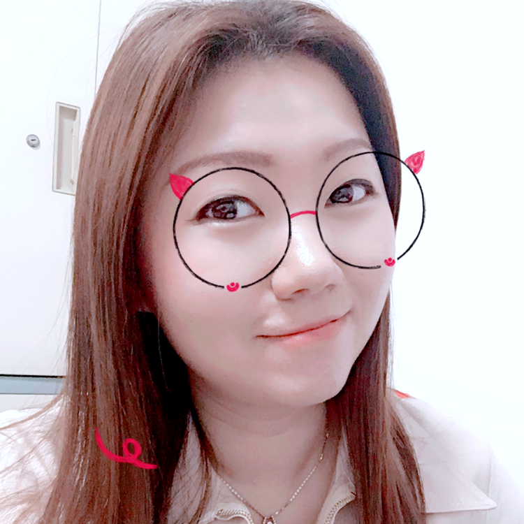 优雅蹁跹小蜜蜂的照片