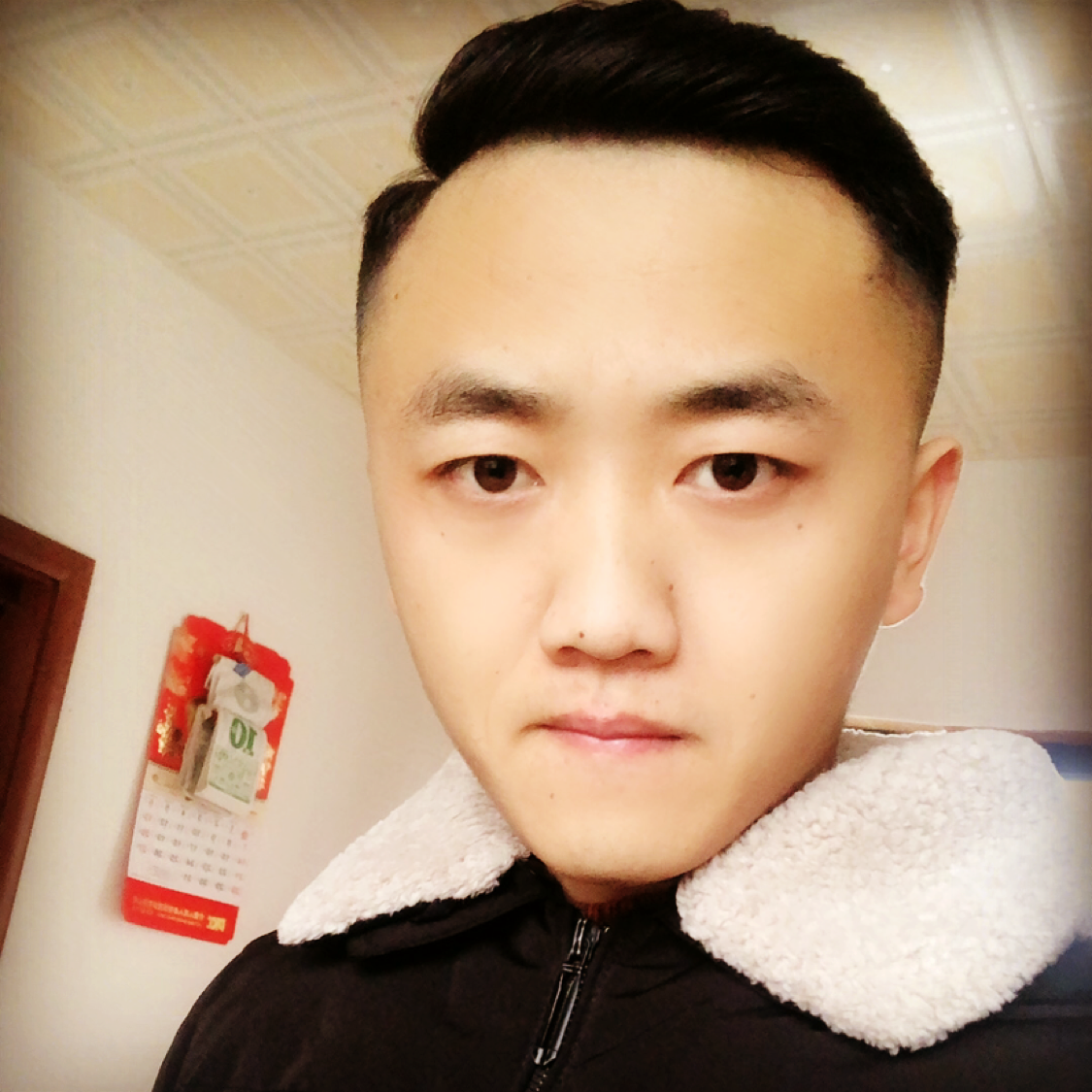 笨笨闻溪流的照片