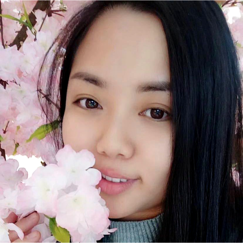 昏睡与裙子的照片