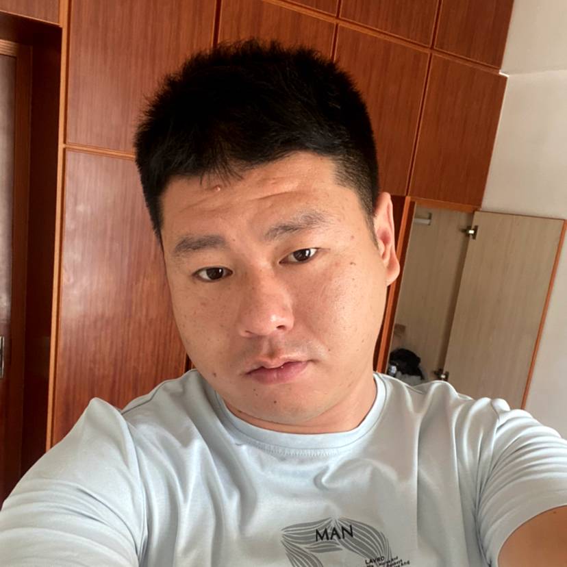 a年轻人的照片