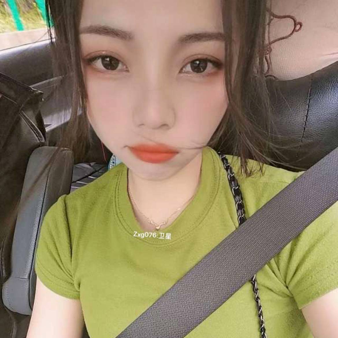 树下小狐的照片
