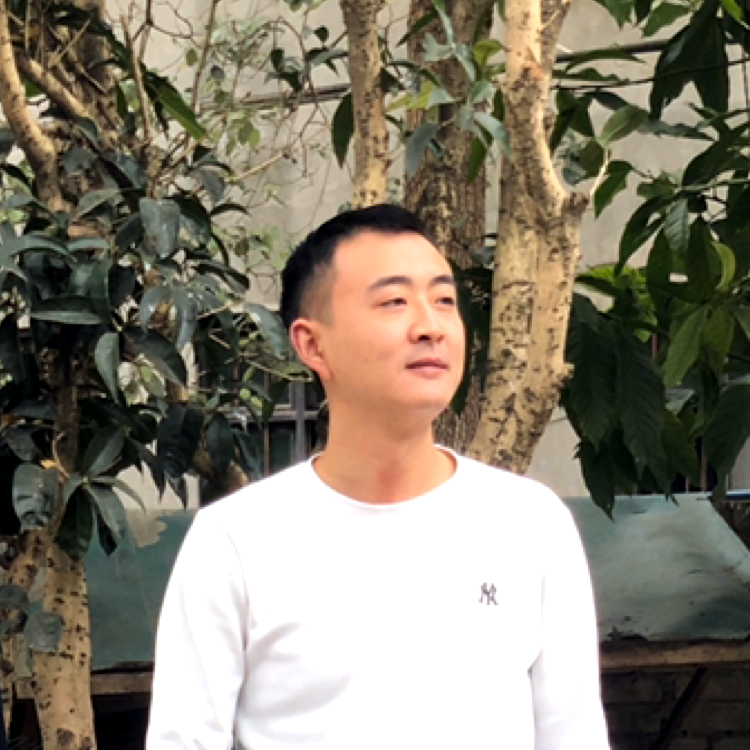 别见怪的照片