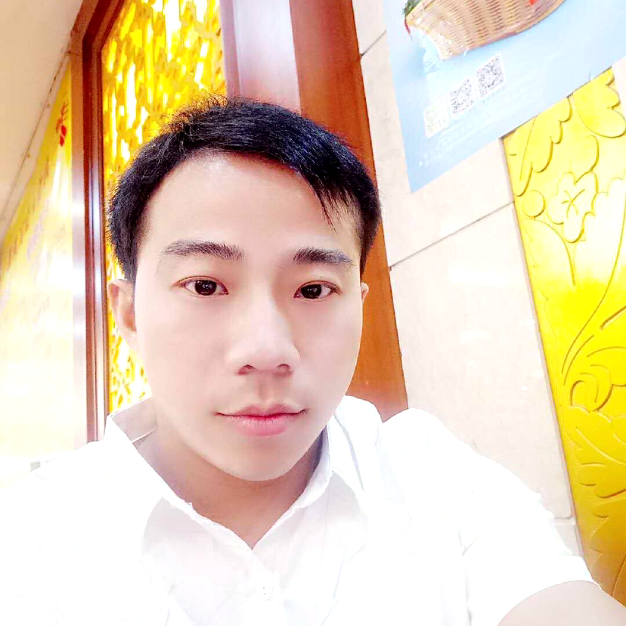 硬币等待我们的的照片