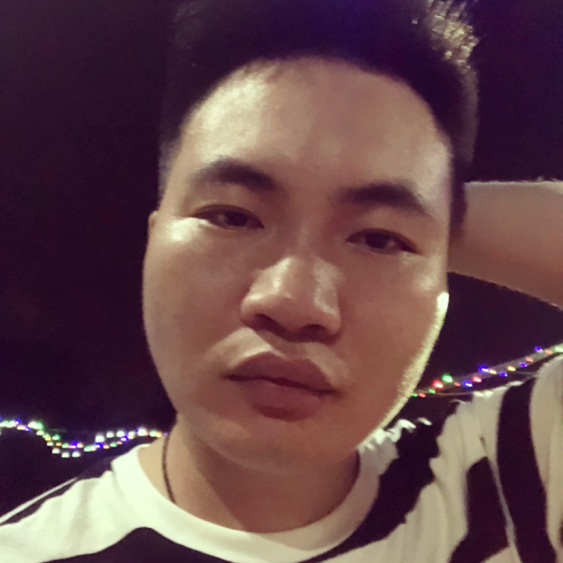 妖娆吃醋爆米花的照片