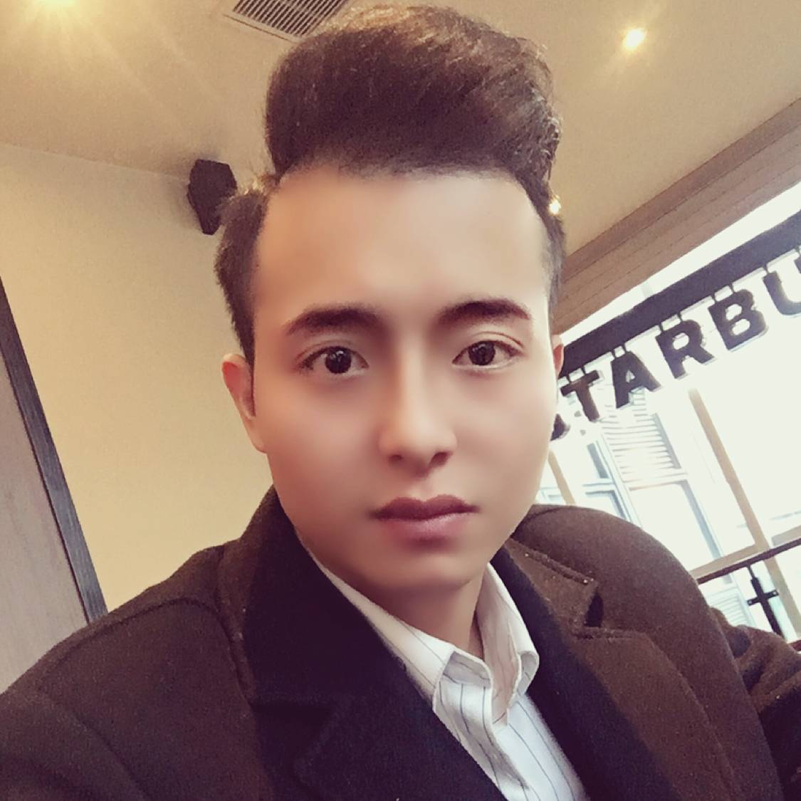 激昂深拥蝶衣的照片