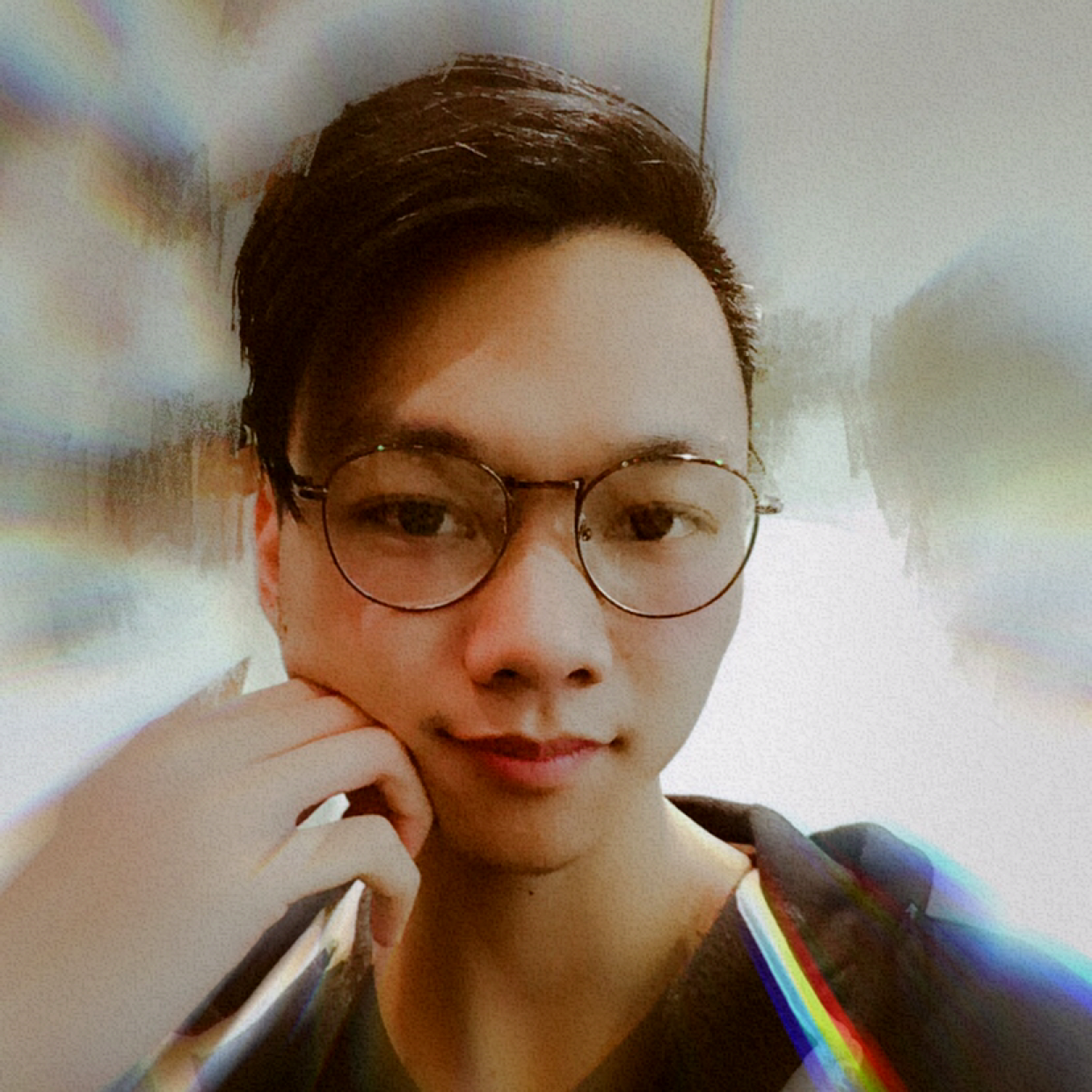 兴奋相许衬衫的照片