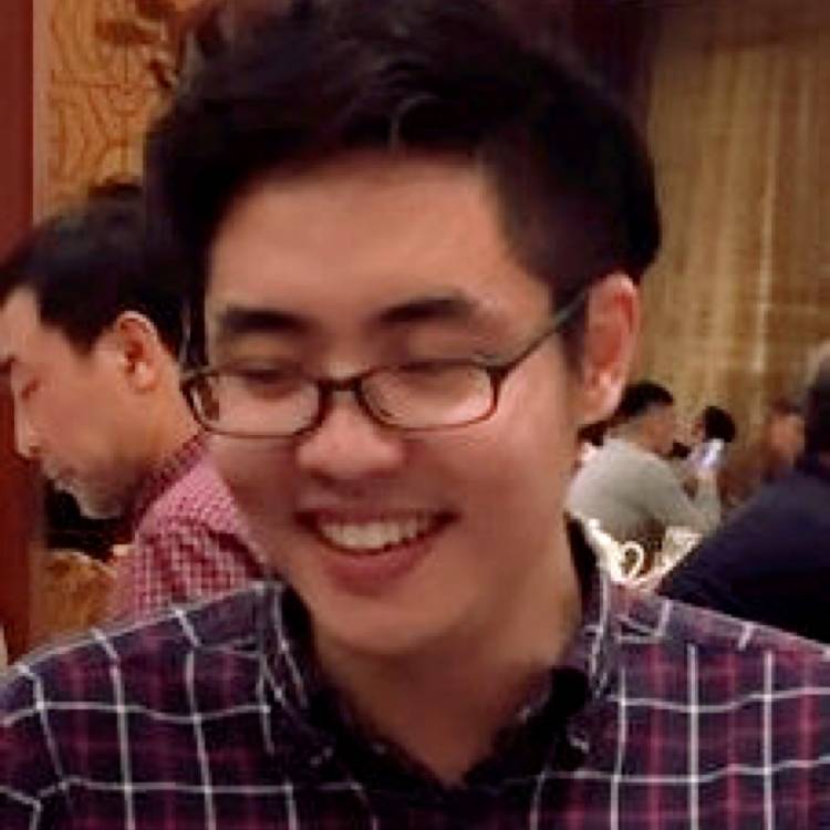 路人挽手隐形的照片