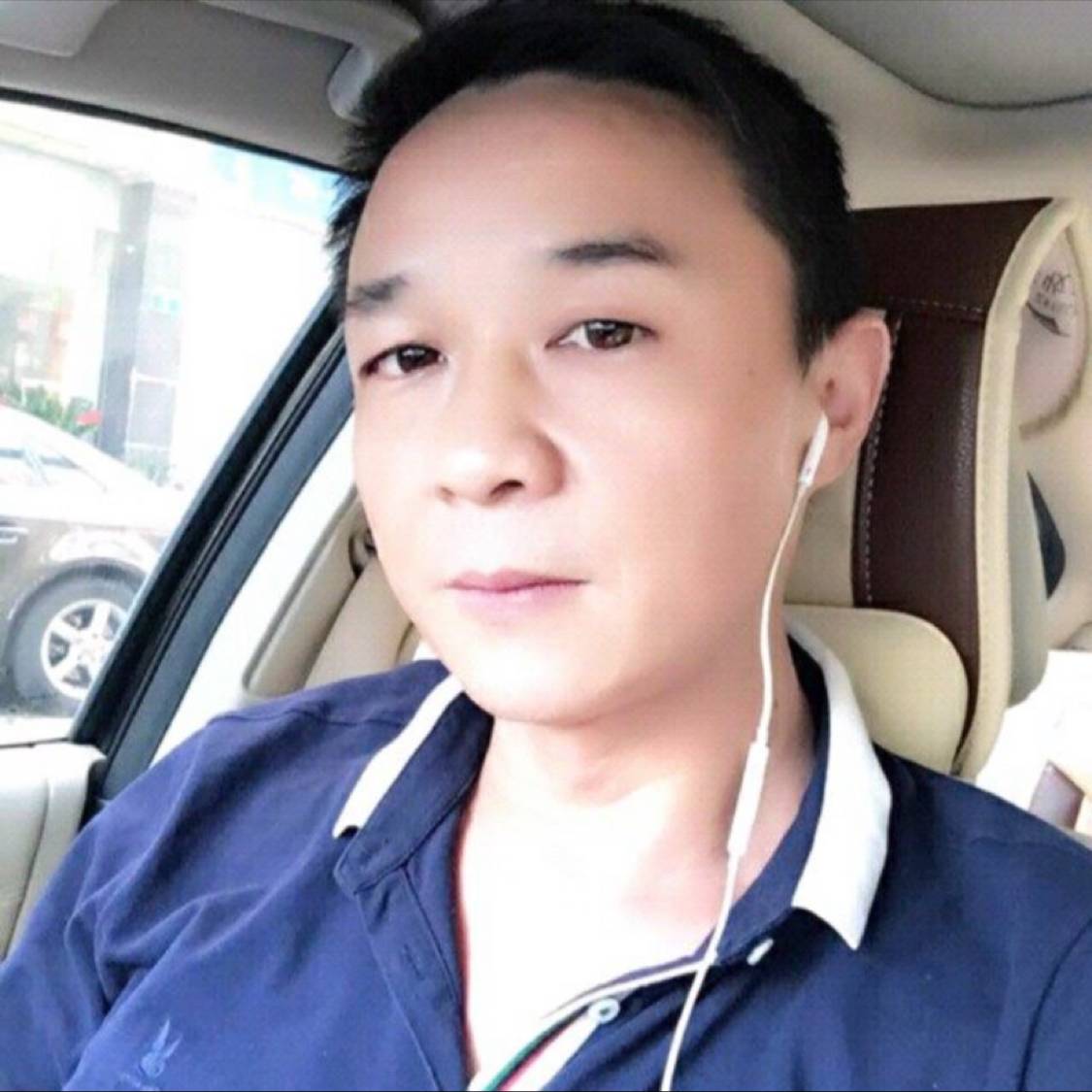 跳跃凝眸刺猬的照片