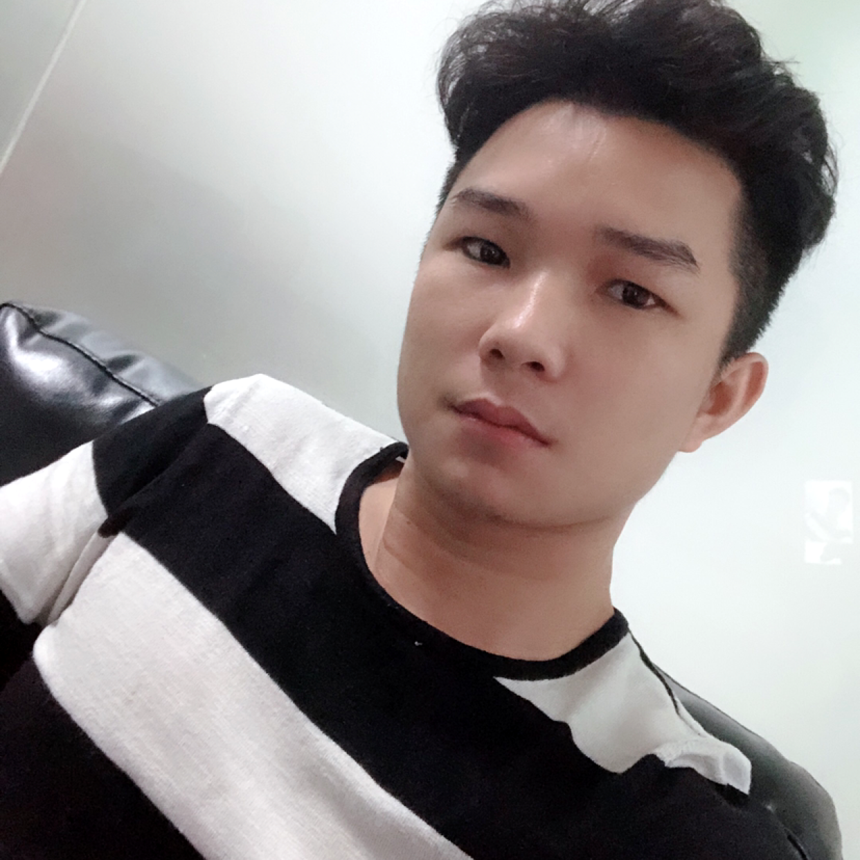 店员浅吻粗暴的照片
