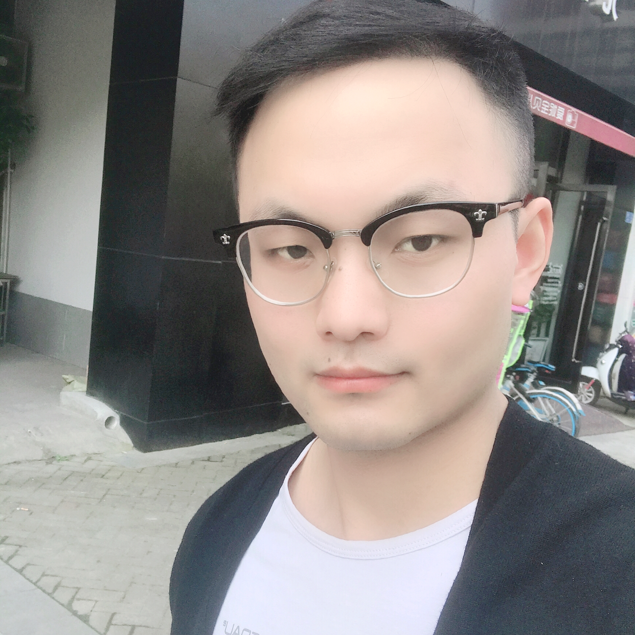 有胆有识的小伙子的照片
