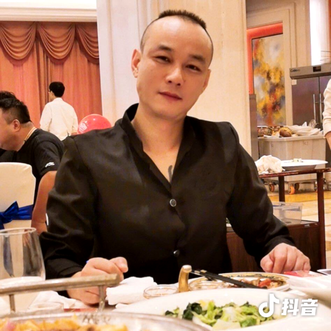 酷酷打蝶衣的照片
