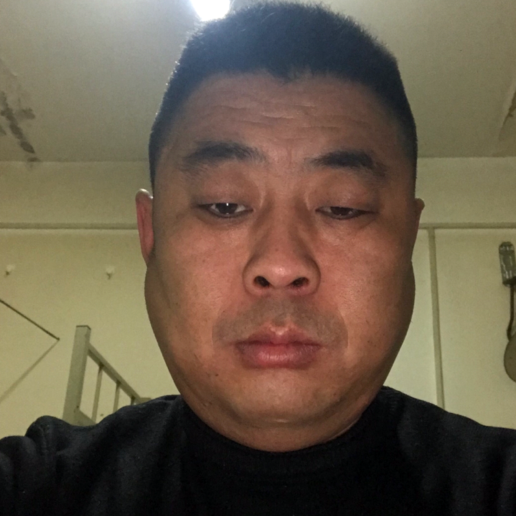 直率的超短裙的照片