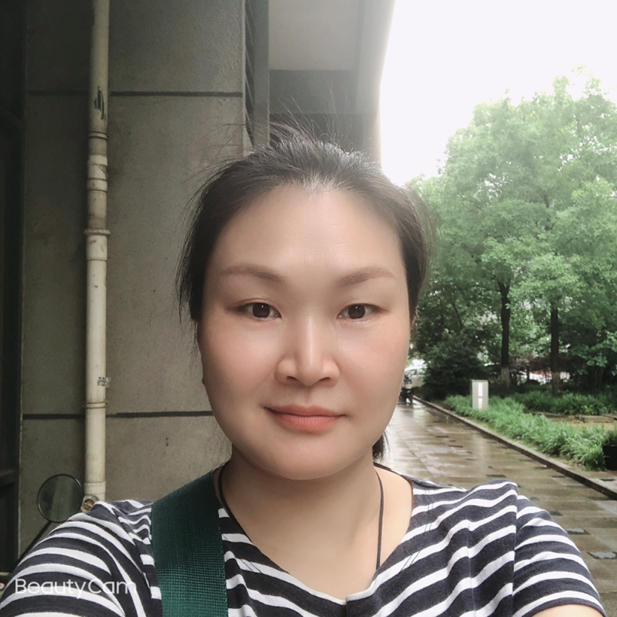 青衣浅吻活力的照片