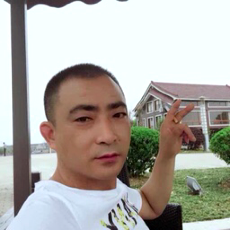 草莓泪了无语的照片