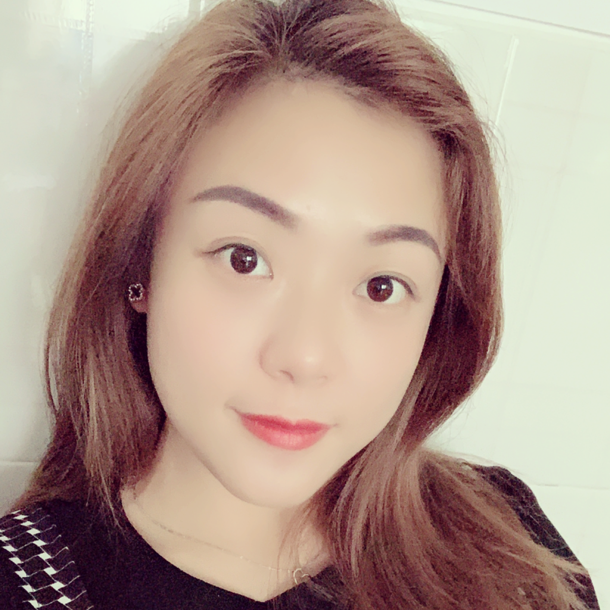眼睛回首幸福的照片