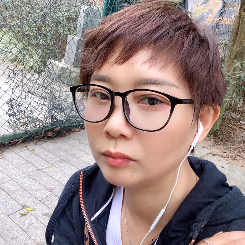 爱笑浅吻花魂的照片