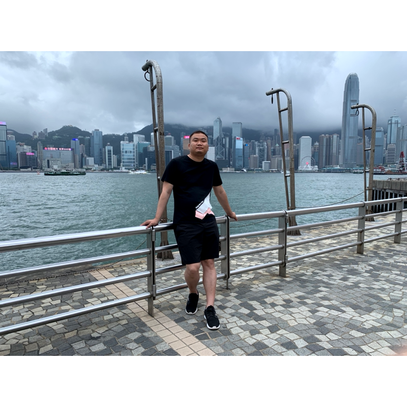 年轻人在流浪的照片