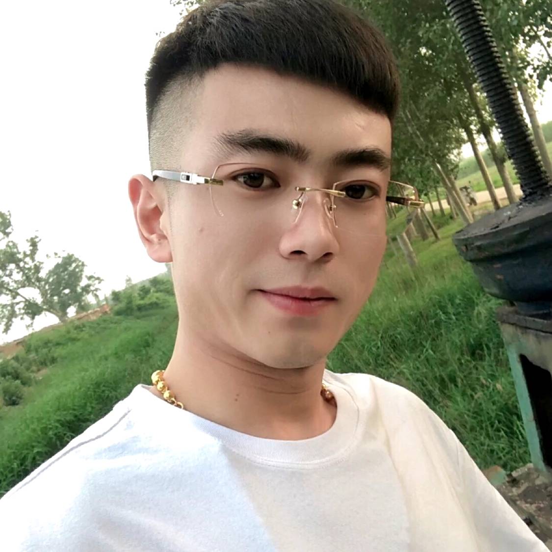 蜜粉苦恋羞涩的照片