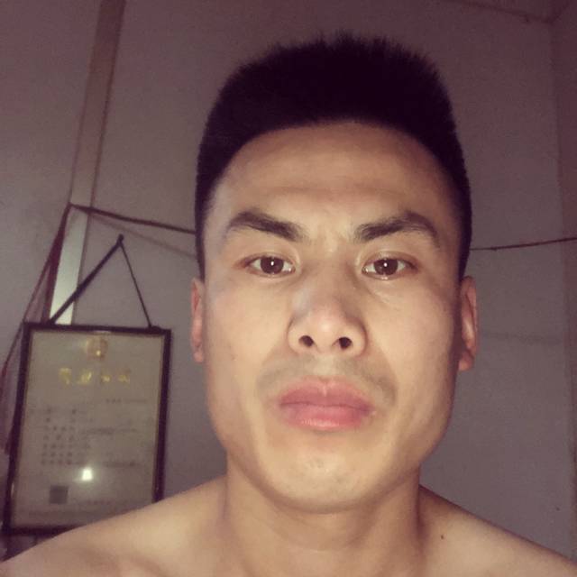 酷酷闻韶华的照片